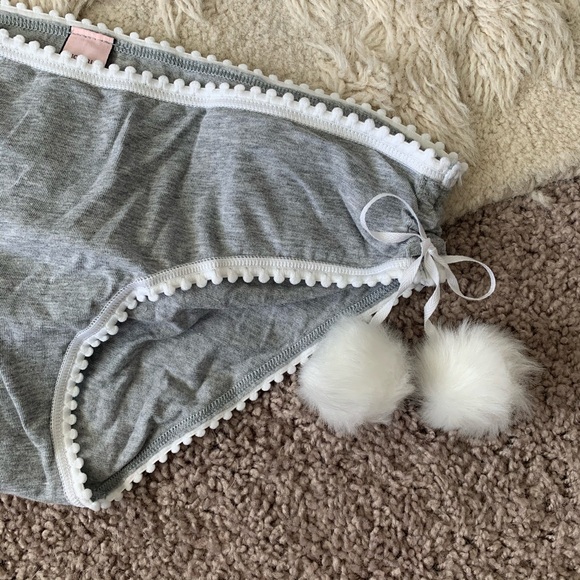 VS Limited Edition Winter Xmas Snow Pom Panty M - Picture 6 of 8